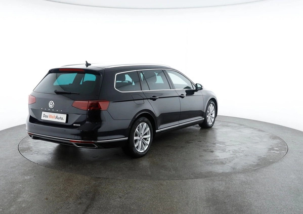 Volkswagen Passat cena 129945 przebieg: 132512, rok produkcji 2020 z Sejny małe 781